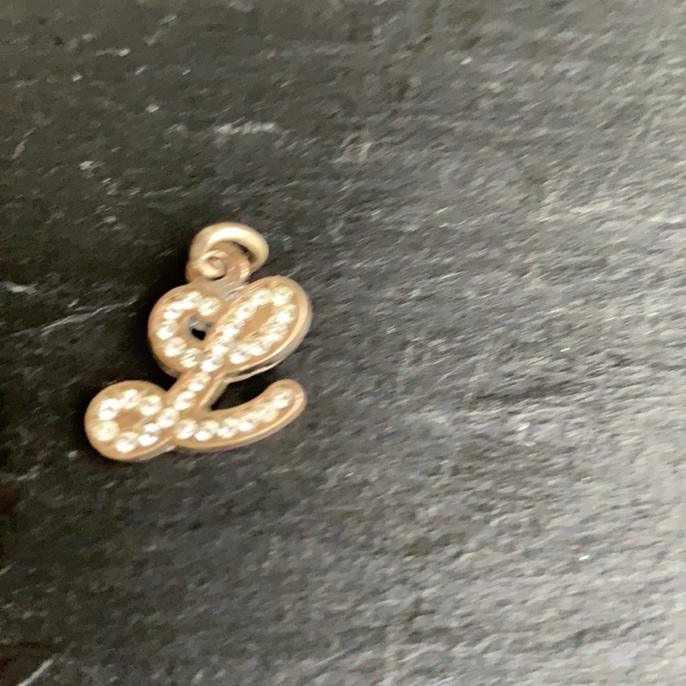 Pendant letter “L”